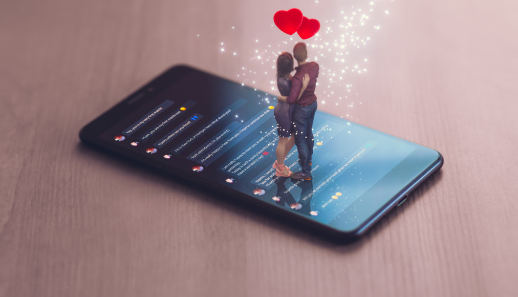 Tandis que sur les applis de dating, on se zappe d’un coup de doigt sur des critères souvent physiques, les rencontres organisées autour d&#039;une foi commune reprennent du galon, notamment grâce à une offre en ligne grandissante, entre «spi-dating» et sites de rencontres religieux. / IStock