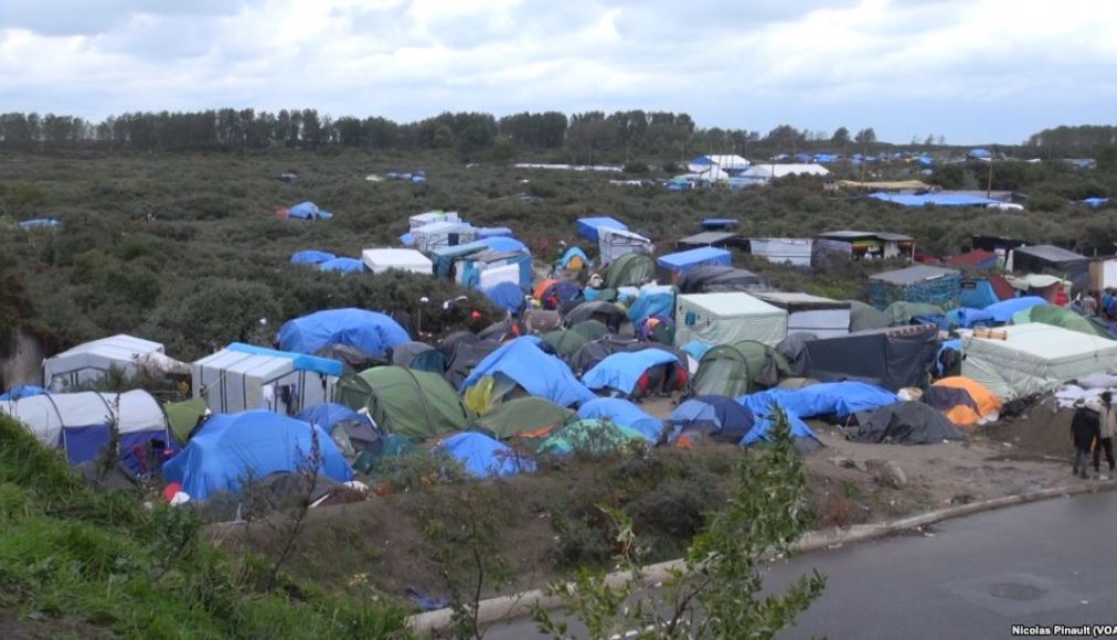 La &quot;jungle de Calais&quot; (photo de 2015) / ©VOA-Nicolas Pinault, Public domain, Wikimedia Commons