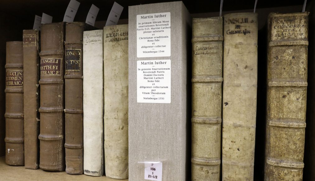 Le fonds de la bibliothèque des pasteurs et ses ouvrages inestimables / © Pierre Bohrer