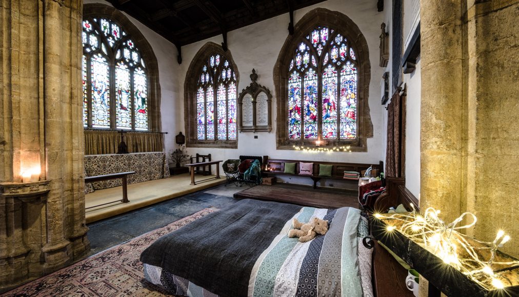 Camping dans l&#039;église All Saints à Langport, en Angleterre. / RNS