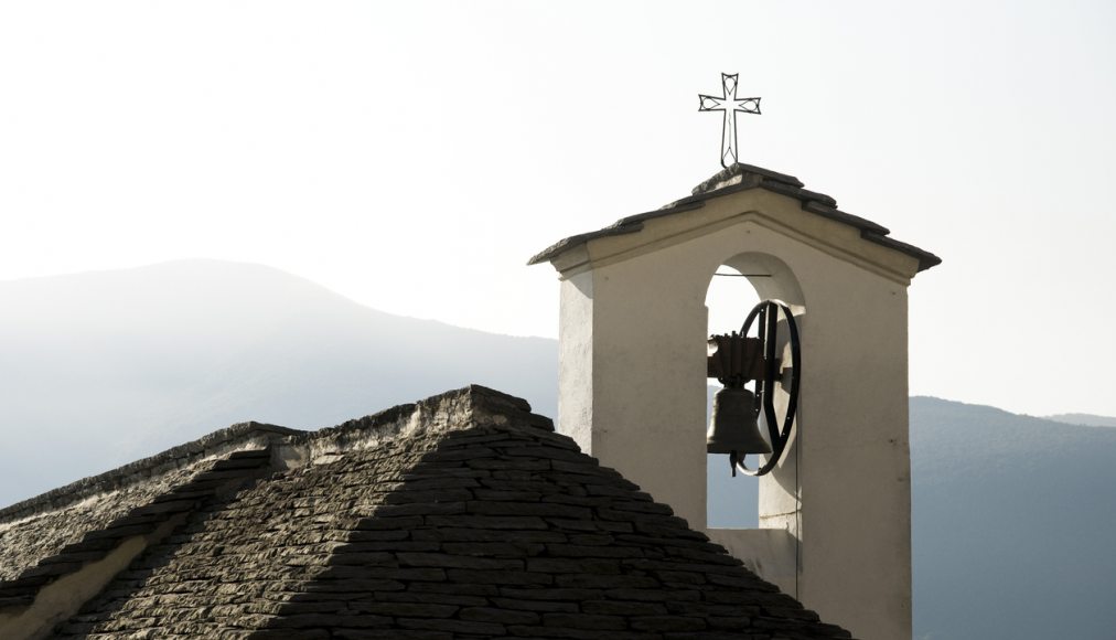 Le 5 mars, date anniversaire du premier mort de la pandémie dans notre pays, les cloches ont sonné en mémoire des victimes de la maladie. / ©iStock/assalve