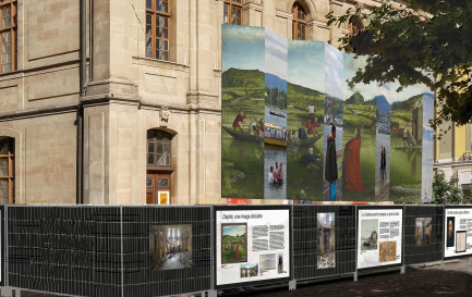 Un leporello installé sur le temple de la Fusterie / © Jean Stern