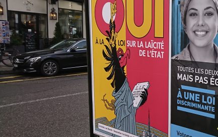 Des affiches pour les votations genevoises du 10 février