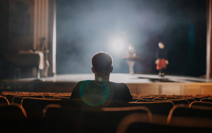 La troupe se produit sur de nombreuses scènes en Suisse romande et ailleurs. / ©SimonSkafar/iStock