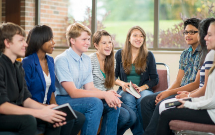 Culte de l’enfance, «caté», suivi pastoral, l’Eglise accorde une place particulière aux plus jeunes. / ©iStock