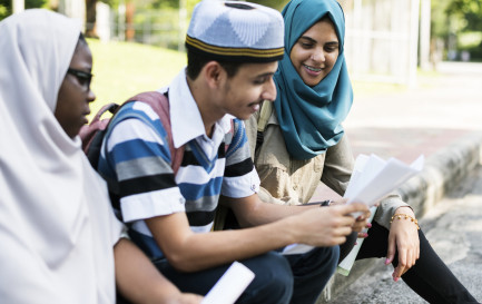 Le rapport de la jeunesse arabe à la religion se transforme / ©iStock/Rawpixel